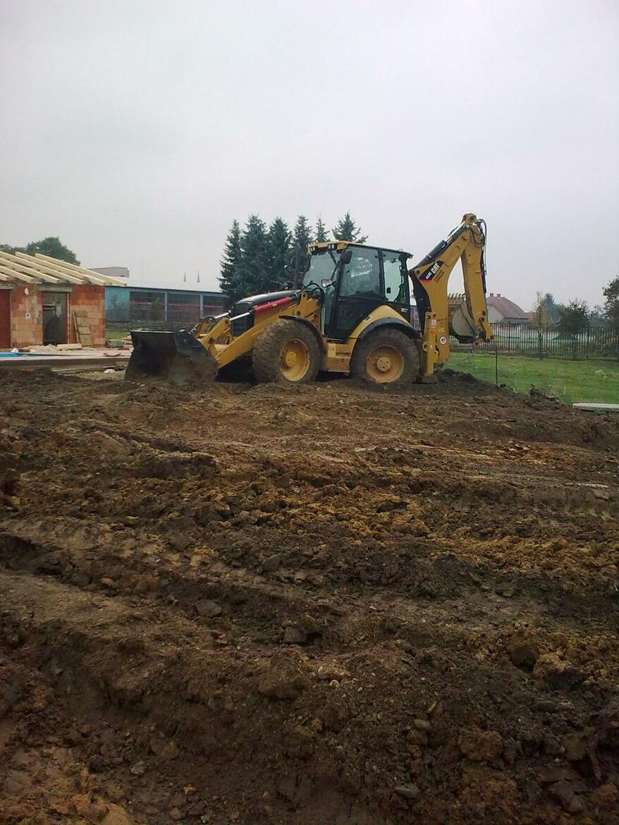 Re:  CAT 442D natáčení všech kol