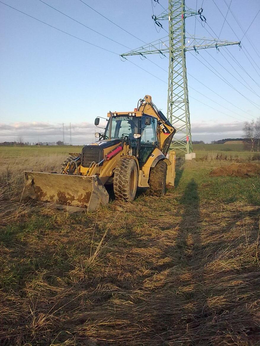 Re:  CAT 442D natáčení všech kol