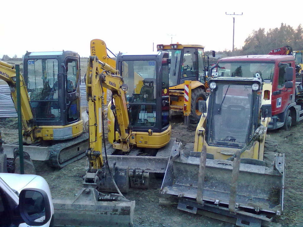 Re: Co koupit? minibagr Kobelco sk25 nebo CAT 3...