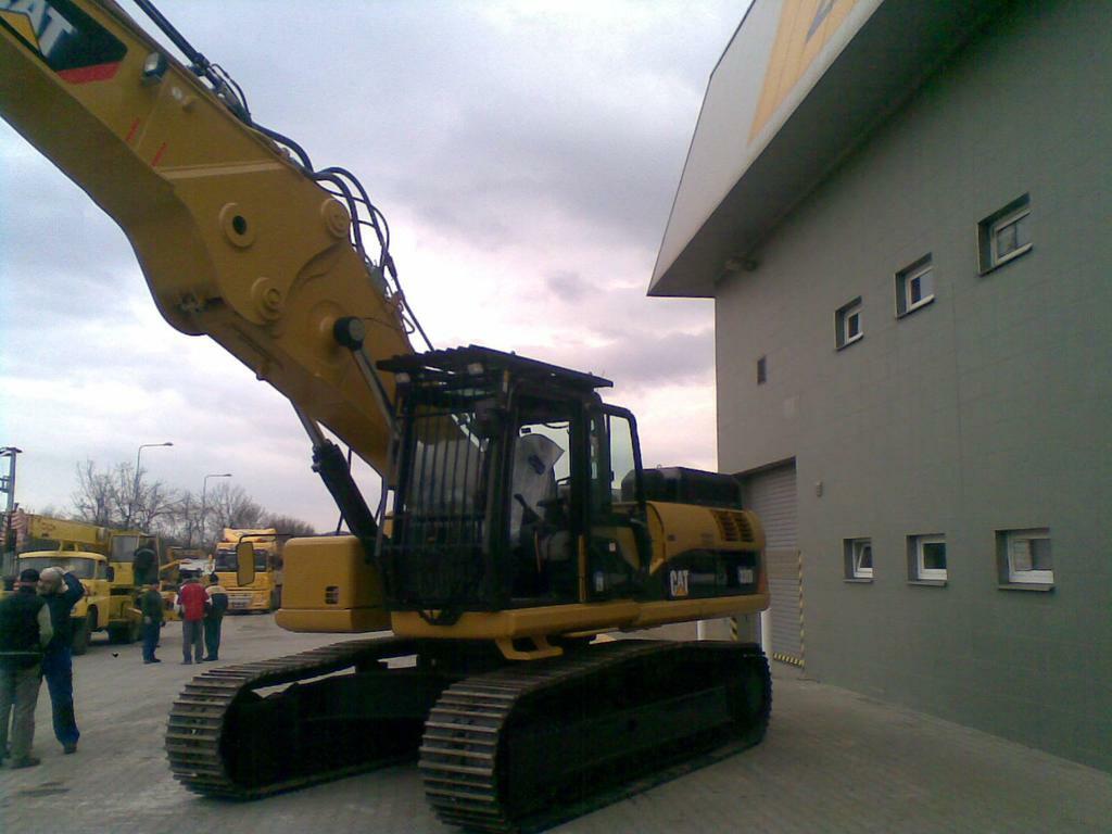 CAT 330 D L
