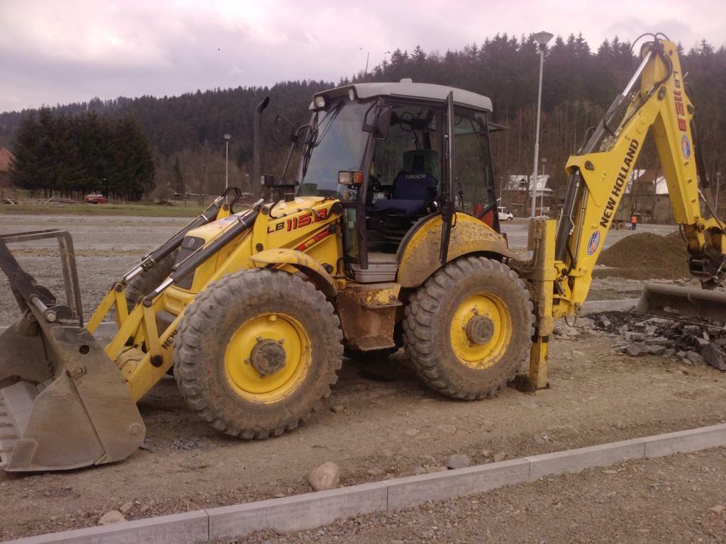 New holland lb115