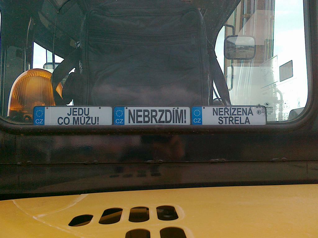Re: Hlášky na stavebnich strojich