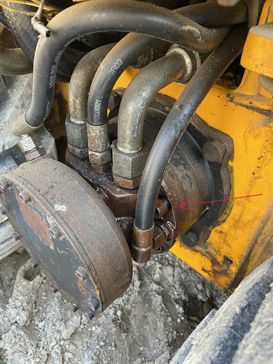 JCB 1CX - povolovani sroubu hydropohonu