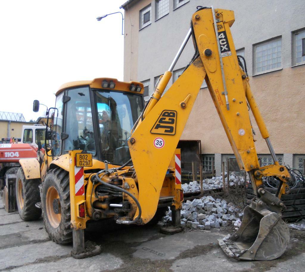 Re: jcb 4cx