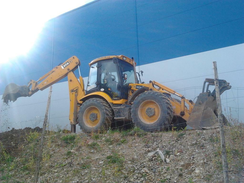 Re: jcb 4cx