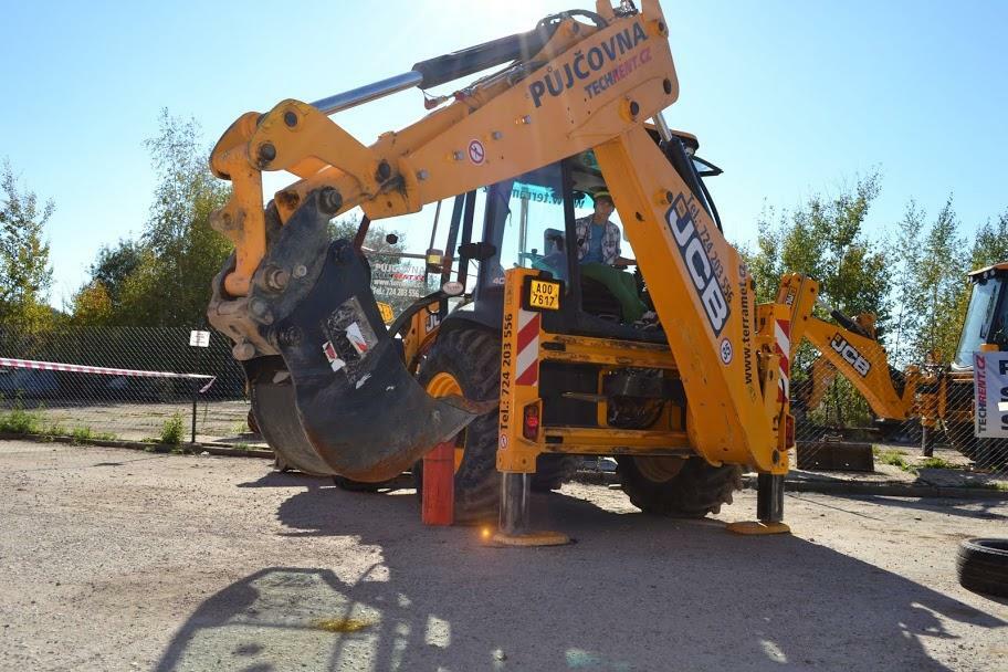 Re: jcb 4cx