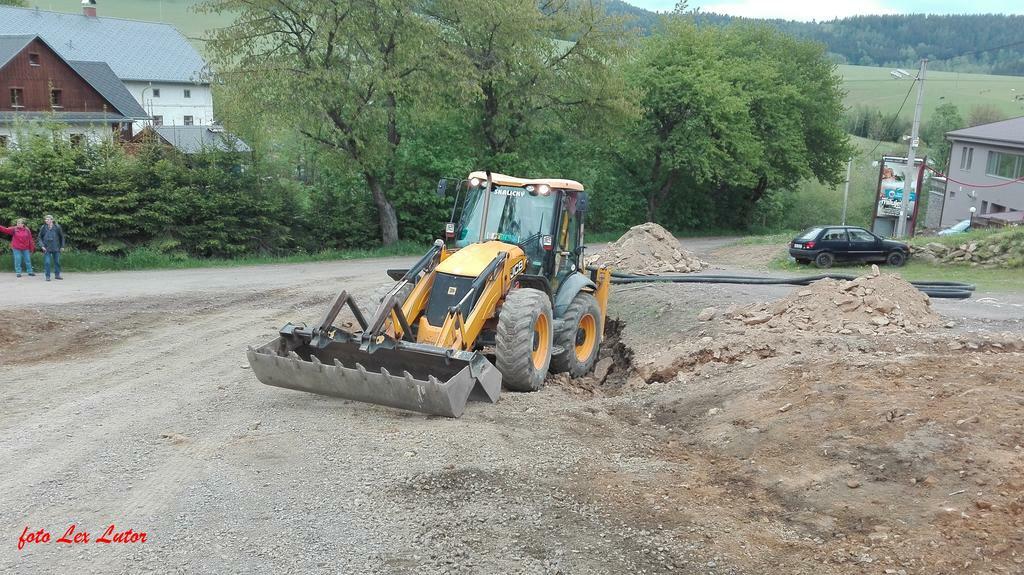 Re: jcb 4cx
