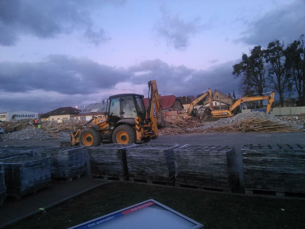 Re: jcb 4cx