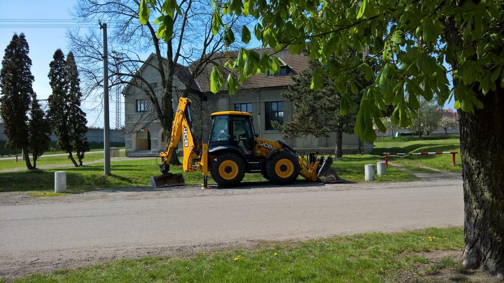Re: JCB 4CX 2016  TIER IV final - spotreba AdBlue
