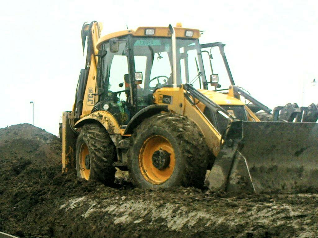 Re: jcb 4cx