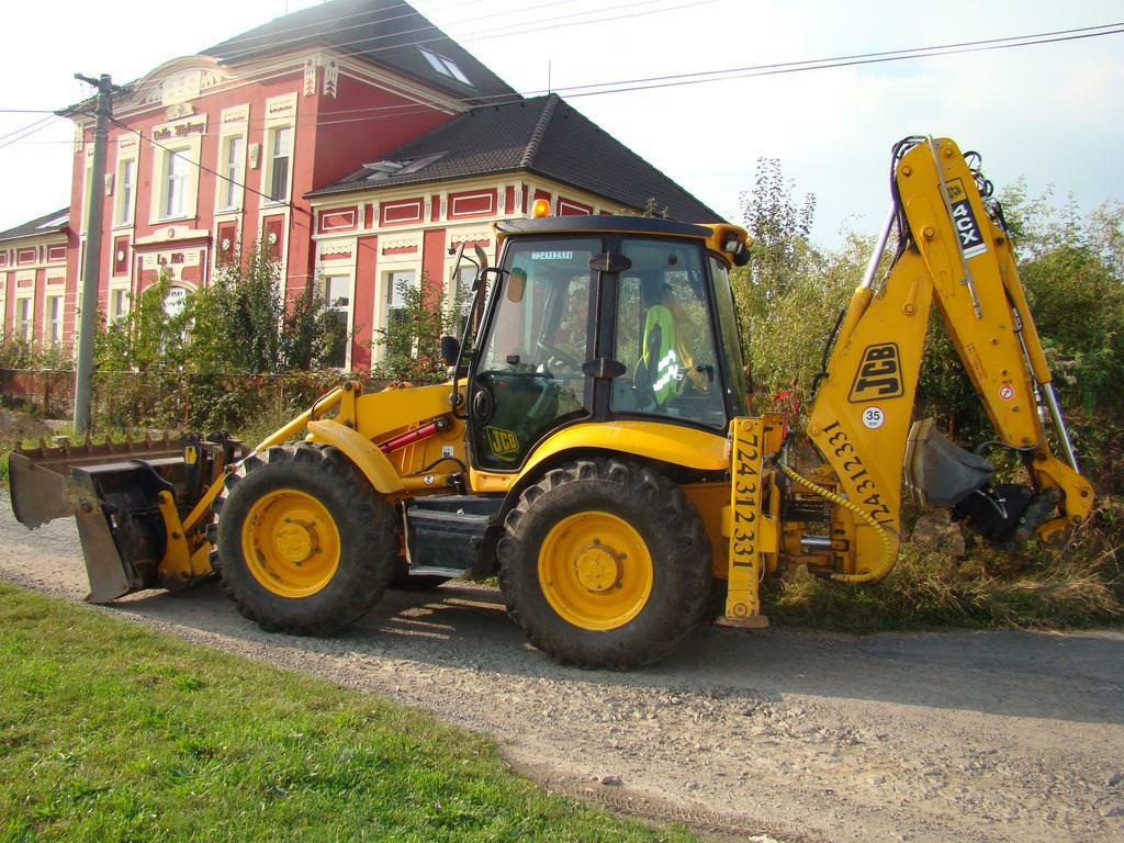 Re: jcb 4cx