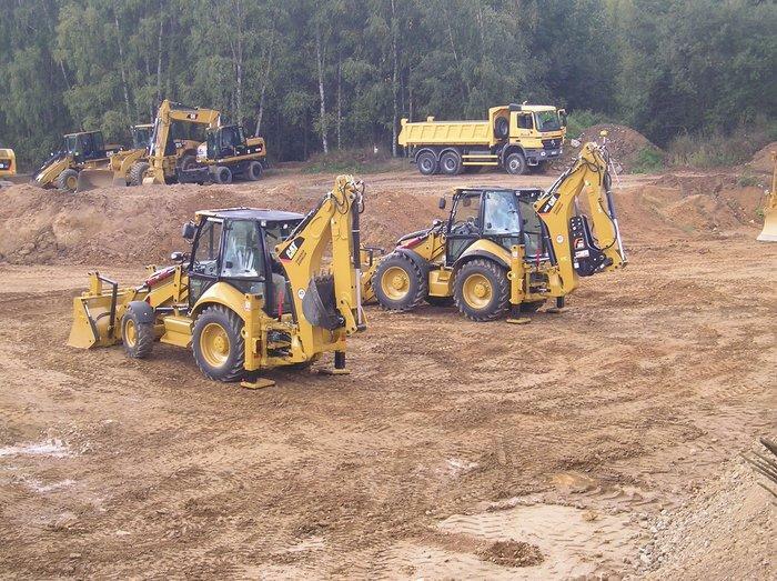 Re: JCB 4CX nebo Caterpillar 432DII nebo Komatsu??