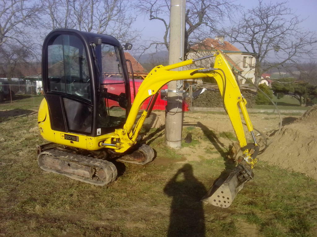 JCB 8018 r.v. 2007 záhada