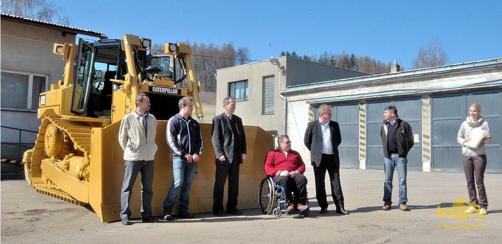 Slavnostní předání dozeru Caterpillar D6T XL