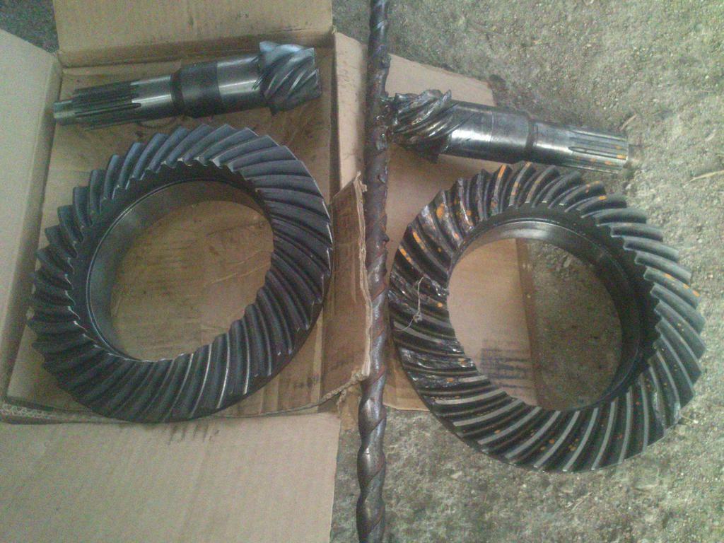 Re: Komatsu WB93,  97 R1 do r.v.1999 zadní dife...