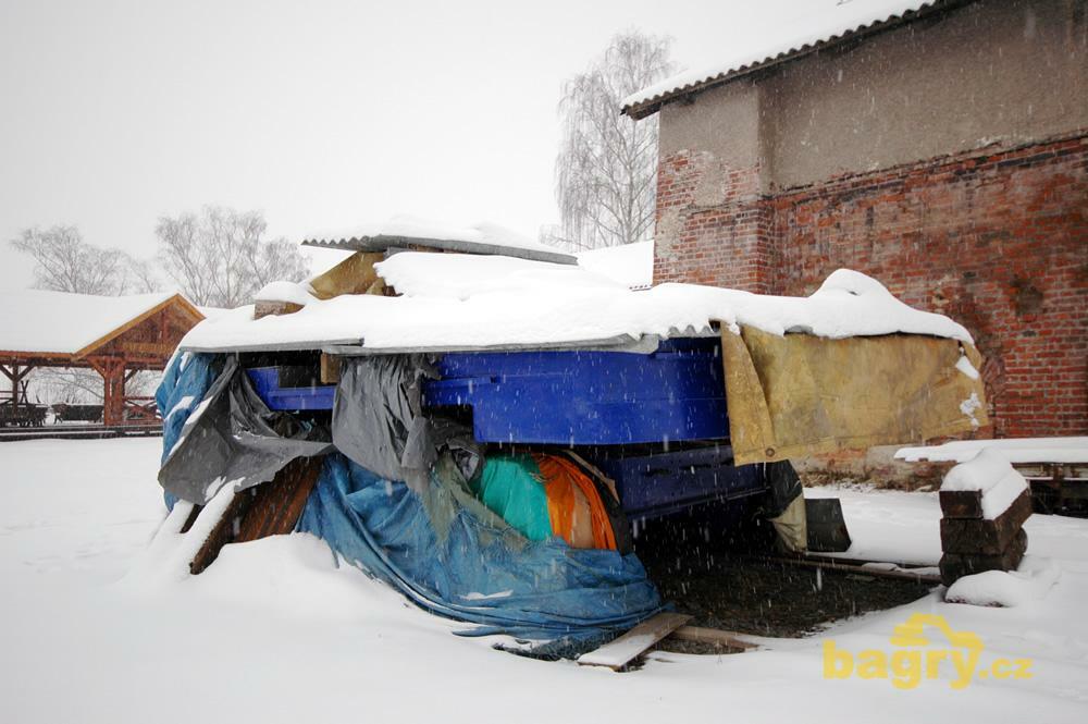D 500 - podvozek a horní rám