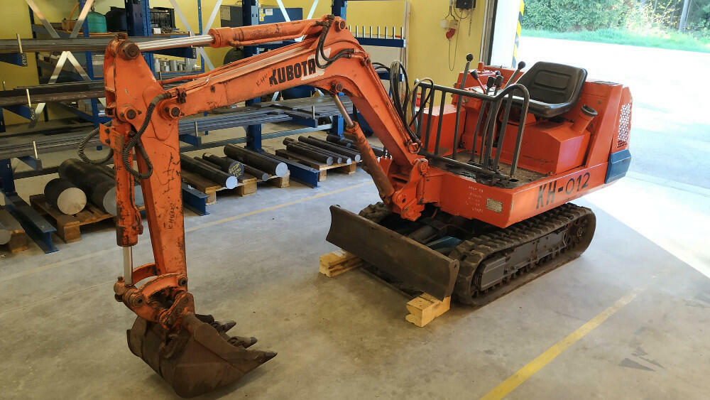 Manuály Kubota KH-012