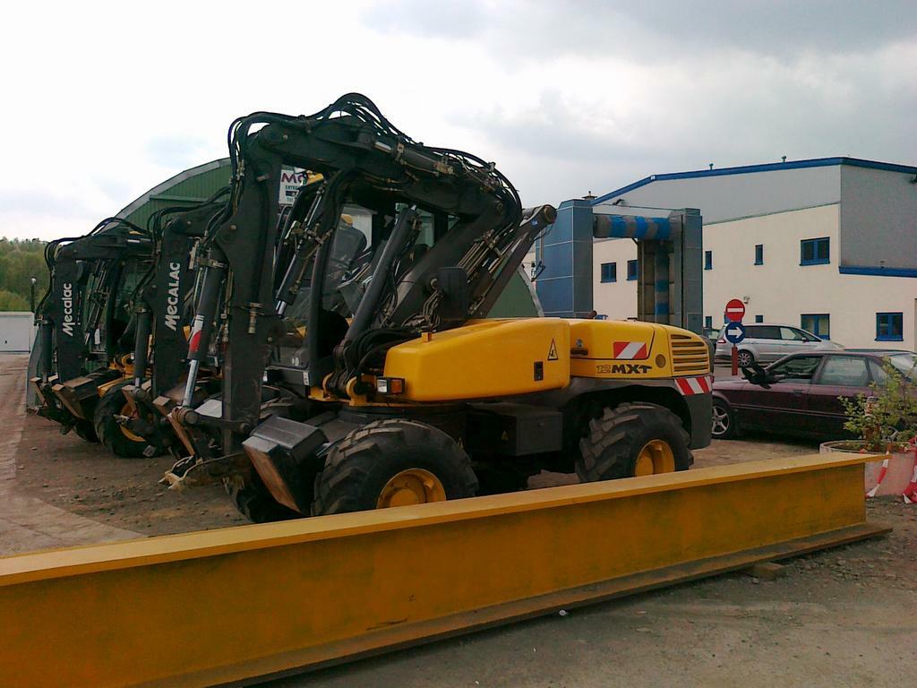 Re: Mecalac 12 MXT