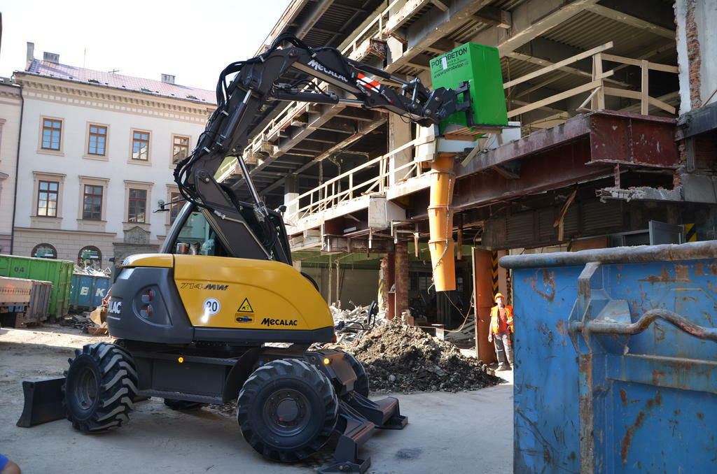 Re: Mecalac 714MW
