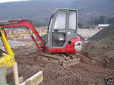 Minibagr Hitachi EX 16/2 kdo má zkušenost???