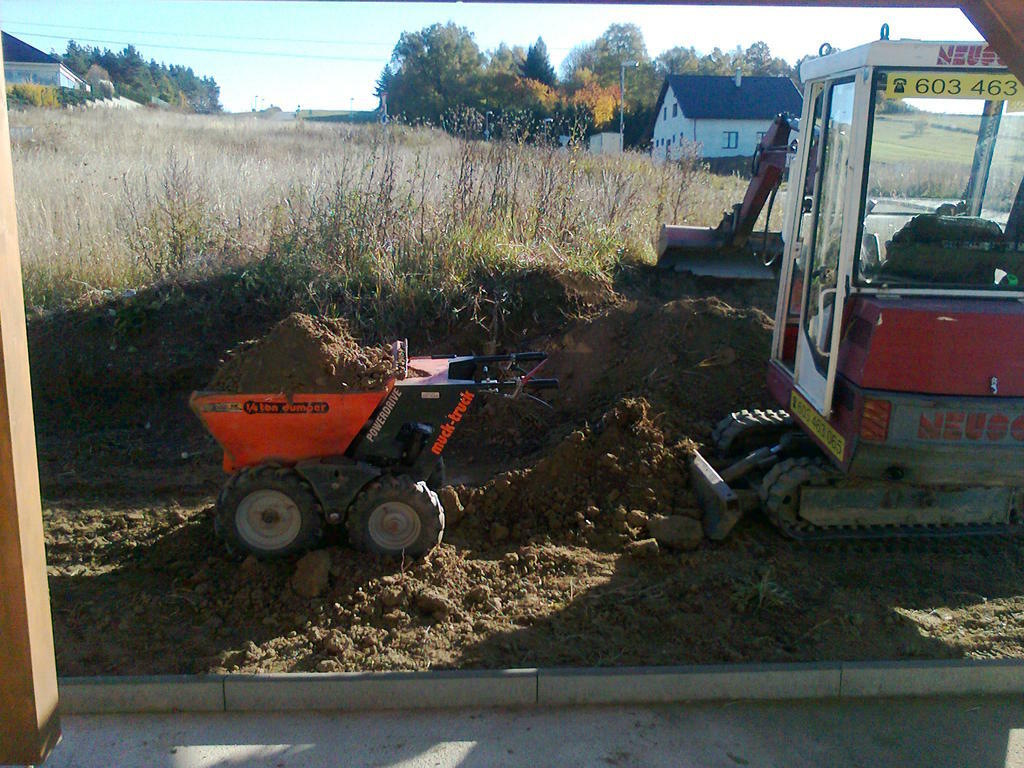 Re: Minibagr JCB, projede dveřmi - jak rychle p...