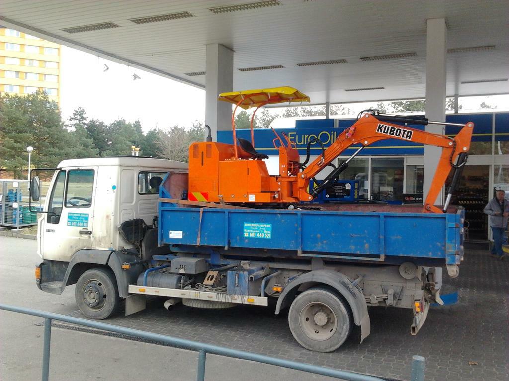 Minibagr Kubota KH-8