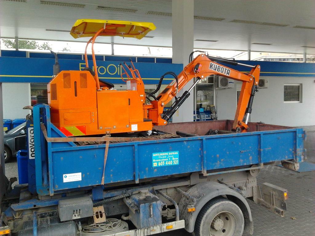 Minibagr Kubota KH-8