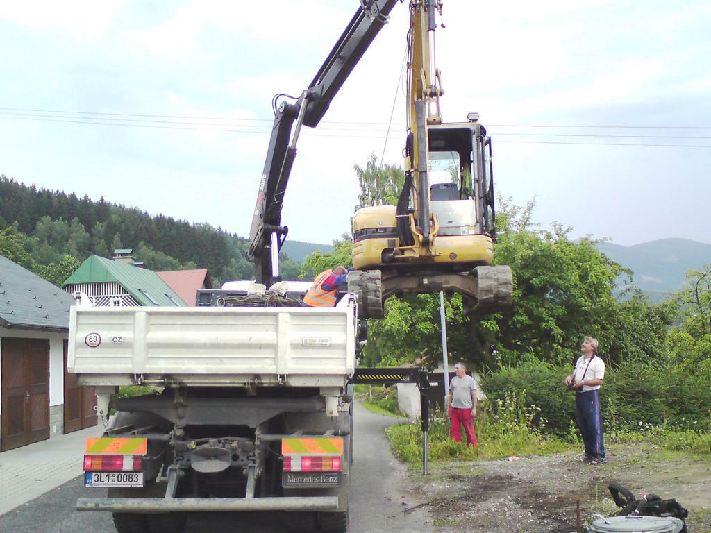 nakládka a přeprava CAT 305