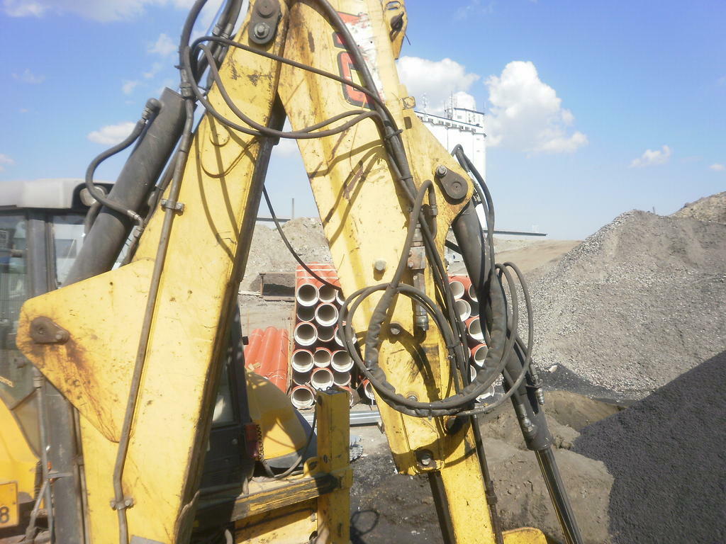 Re: New Holland LB115.B