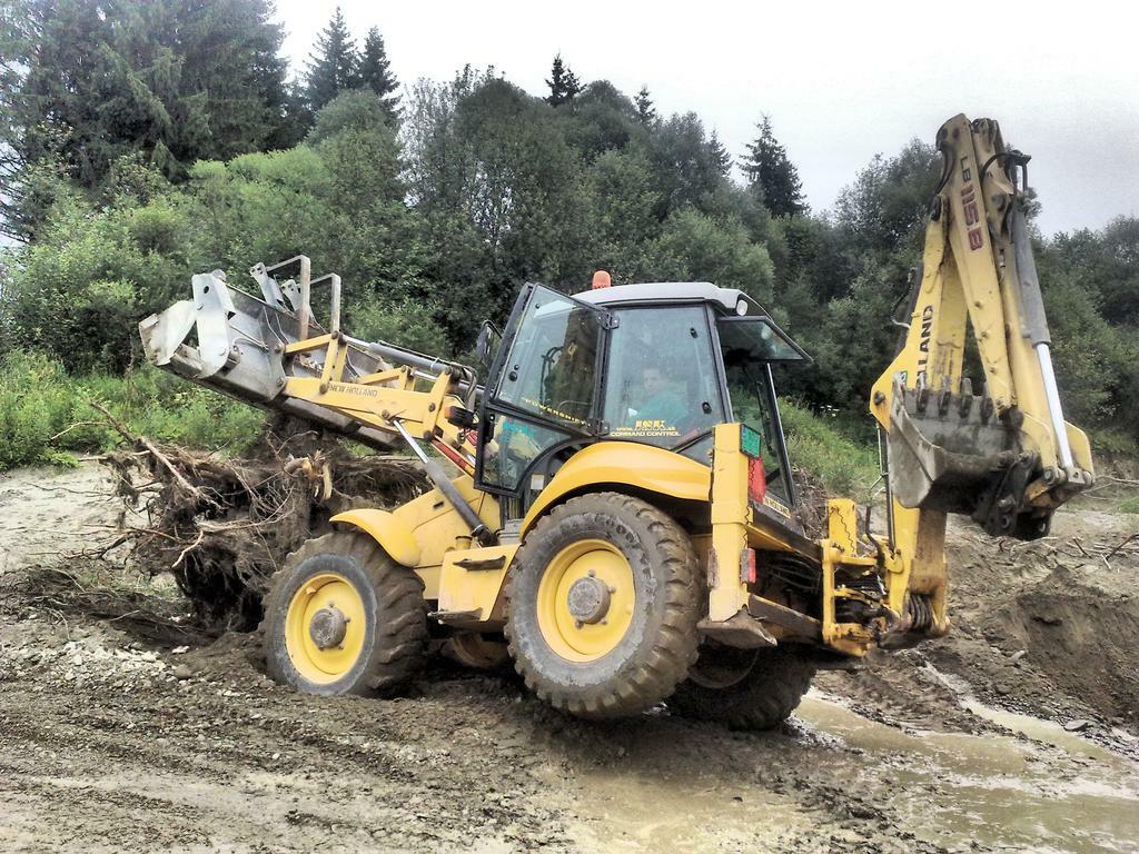 Re: New Holland LB115.B