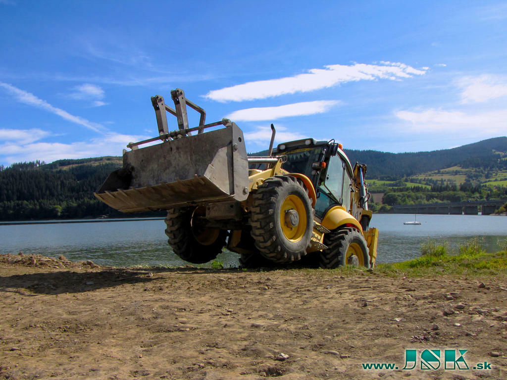 Re: New Holland LB115.B