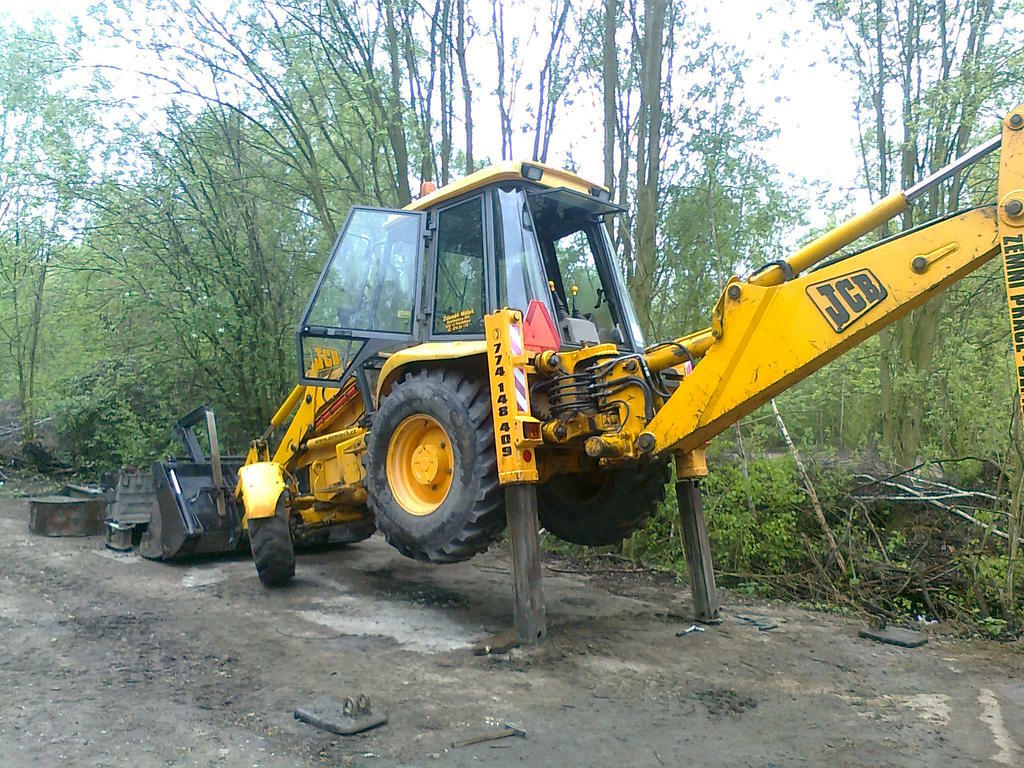Re: Opěrné nohy CAT 432D