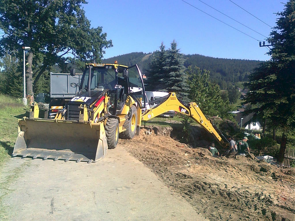 CAT 428E2 - Gabiony