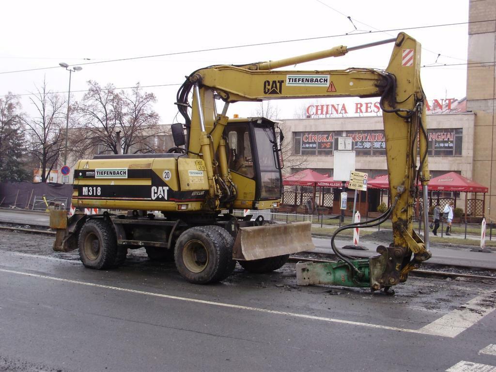 CAT M318