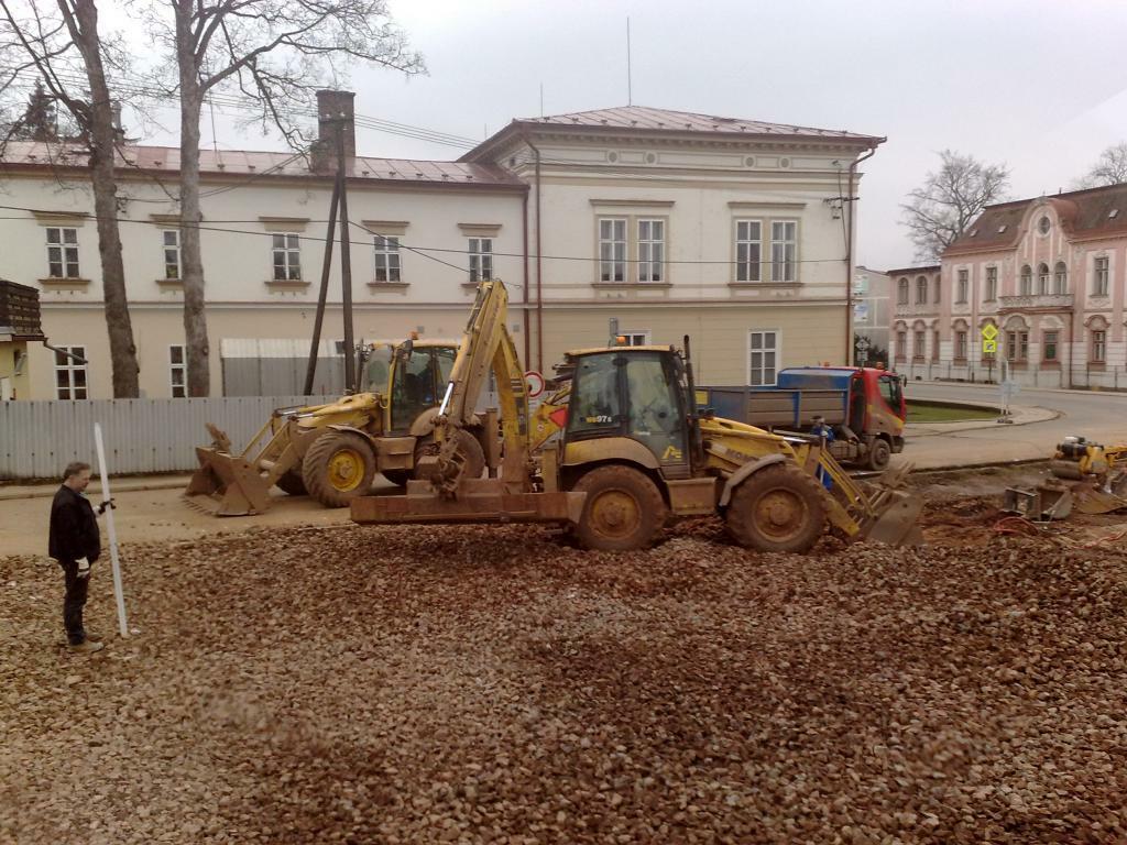 Re: Pásove a kolové bagry