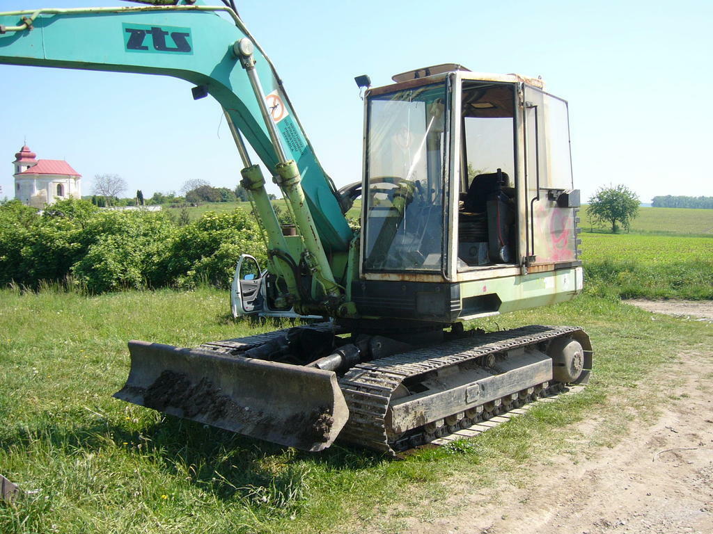 Re: pásový bagr zts dh 151
