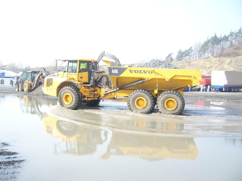 Re: Předváděčky 2009 ( komatsu,volvo,cat,liebherr)