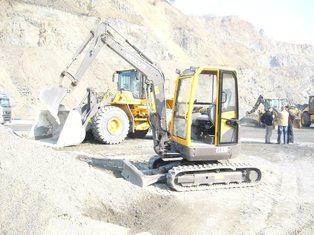 Re: Předváděčky 2009 ( komatsu,volvo,cat,liebherr)