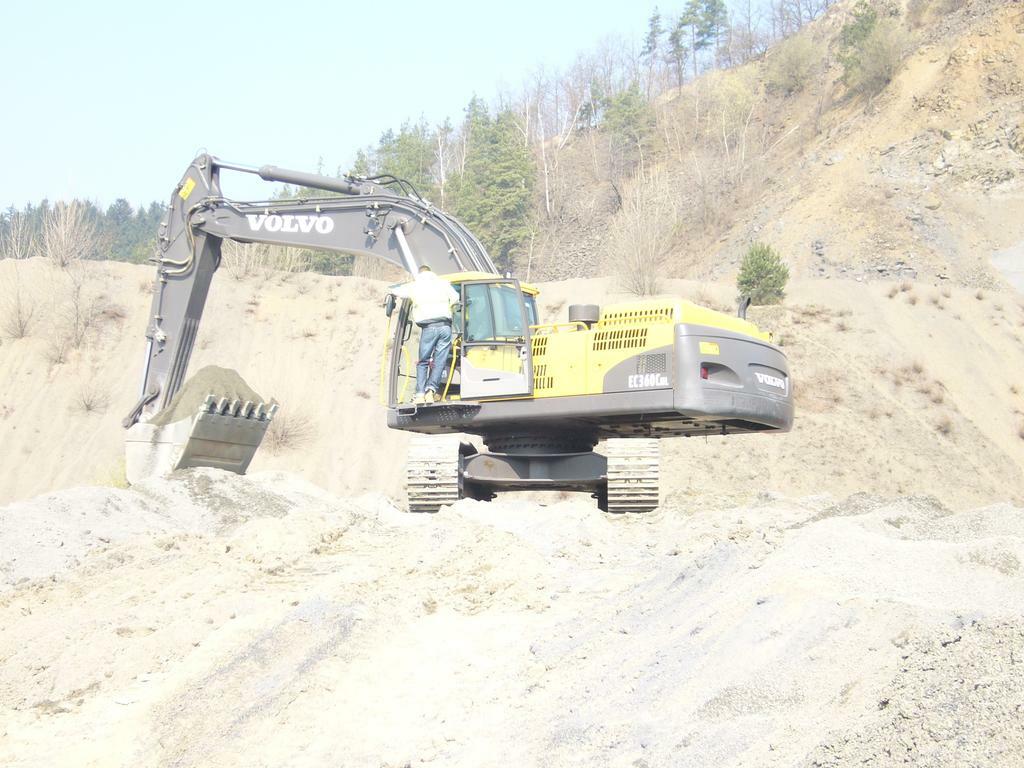 Re: Předváděčky 2009 ( komatsu,volvo,cat,liebherr)