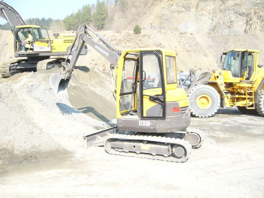Re: Předváděčky 2009 ( komatsu,volvo,cat,liebherr)