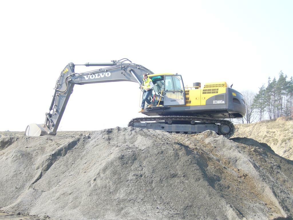 Re: Předváděčky 2009 ( komatsu,volvo,cat,liebherr)