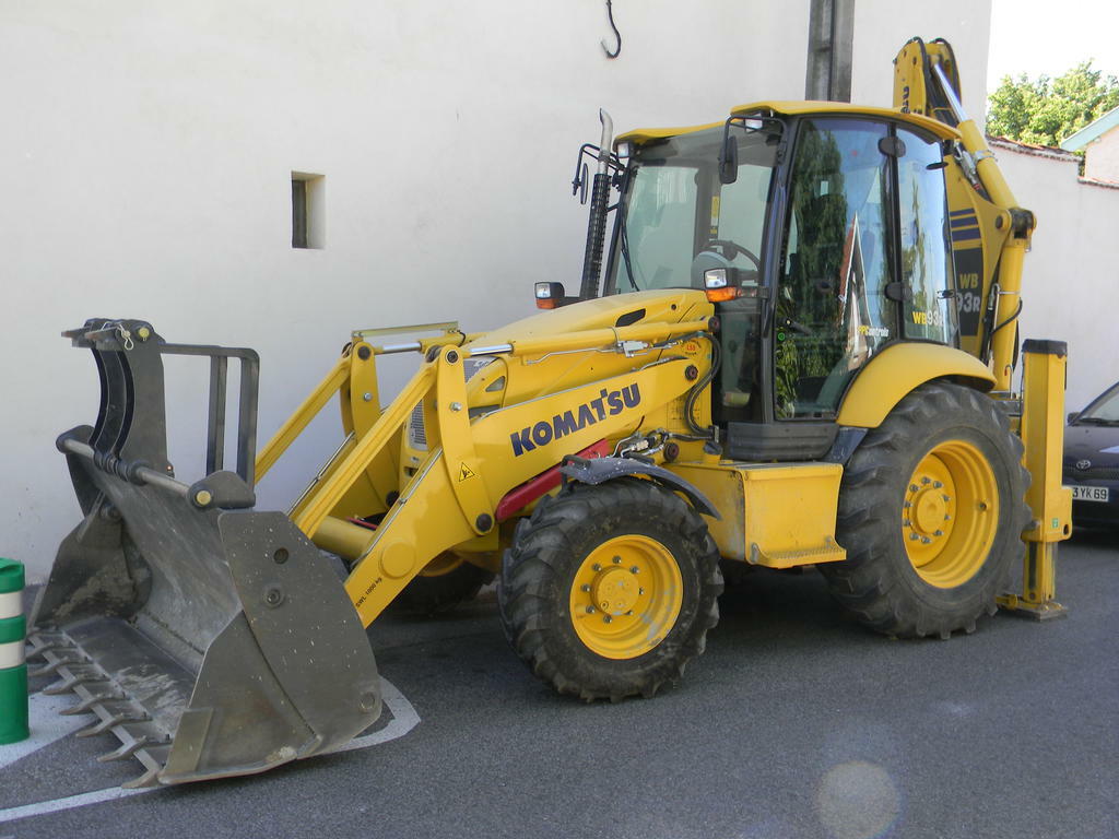 Recenzia Rýpadlo-Nakladač Komatsu WB (traktorbager)