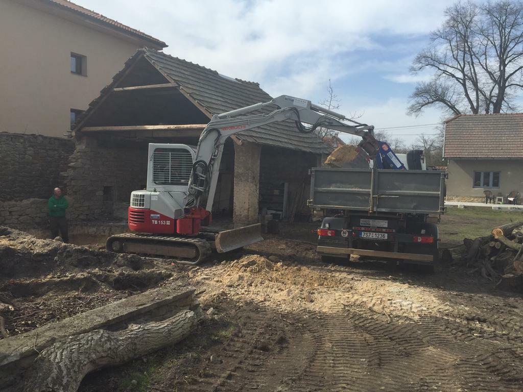 Re: Starší stroj Takeuchi tb153fr