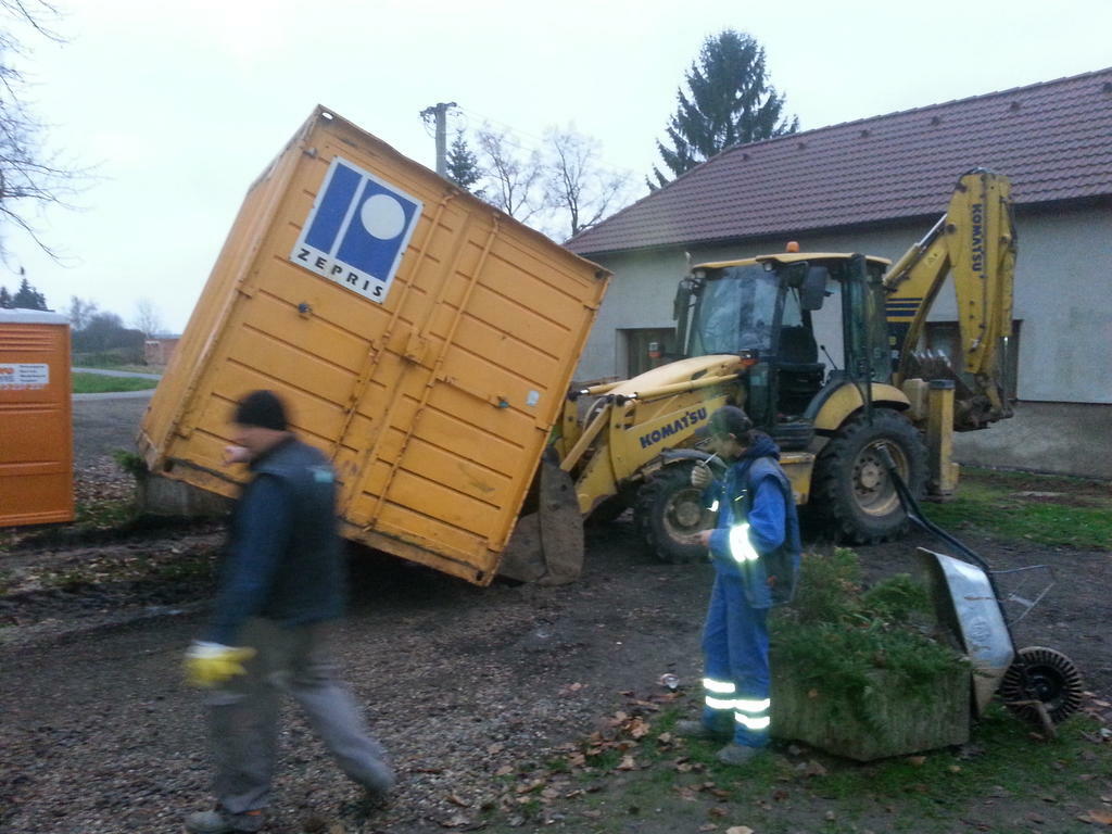 Re: stroje komatsu