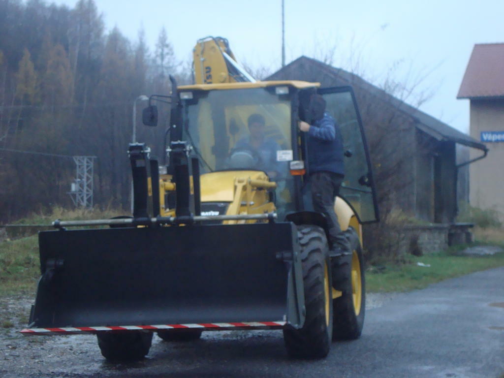 Re: stroje komatsu