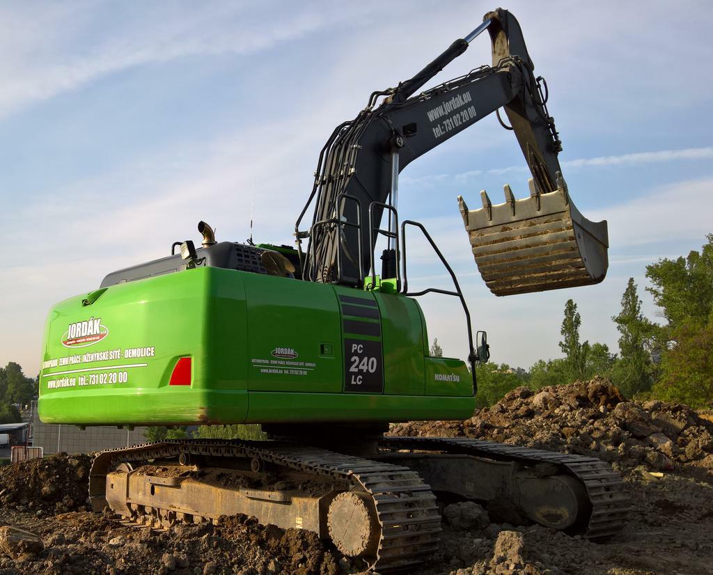 Re: stroje komatsu