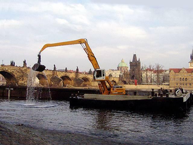 Liebheer 935 na lodi