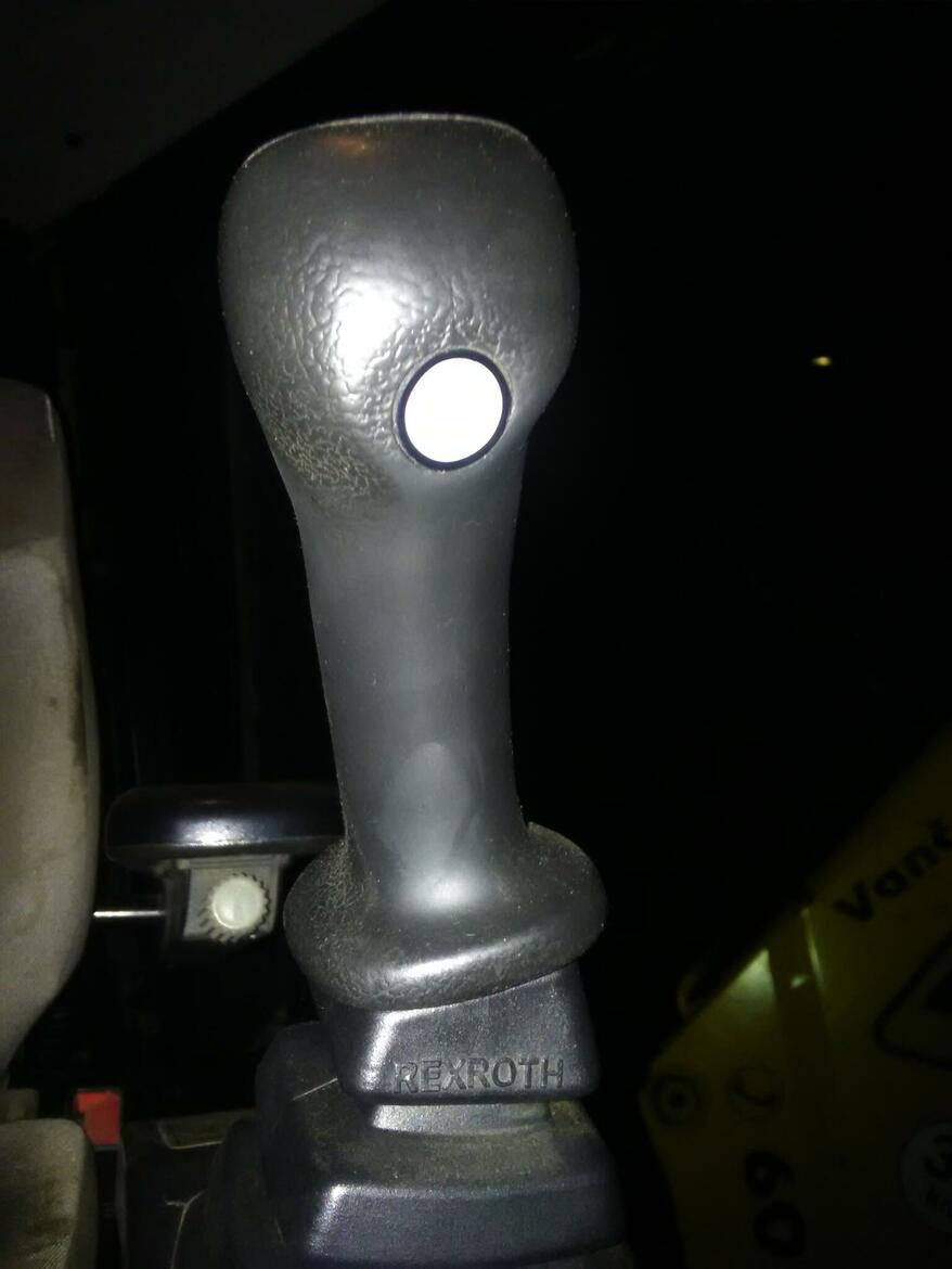 Re: Tlačítko na joistiku JCB 4CX