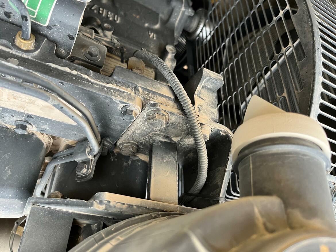 Re: Traktorbagr Komatsu WB93 R - klimatizace