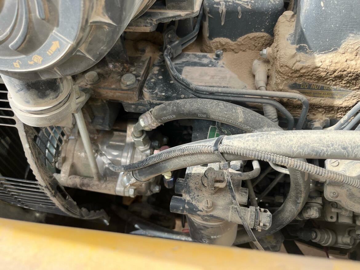 Re: Traktorbagr Komatsu WB93 R - klimatizace